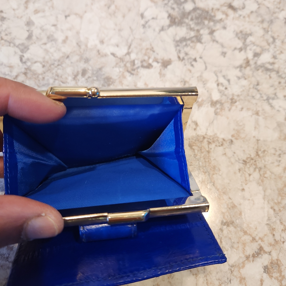 Elegant Elk Blue Leather Wallet - Picture 5 of 7